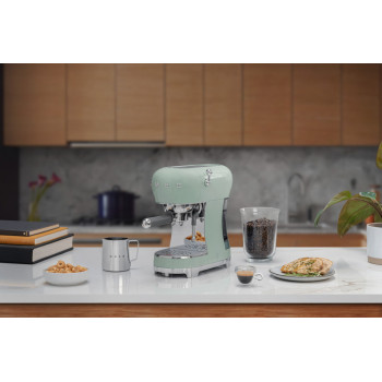 Кофеварка рожковая SMEG ECF02PGEU