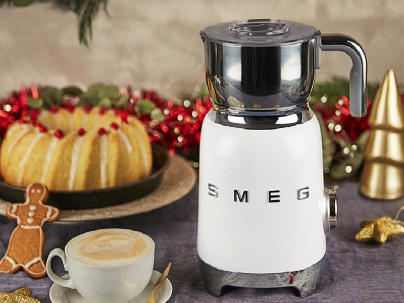 Вспениватели молока SMEG: Искусство создания идеальной пенки в ретро-стиле